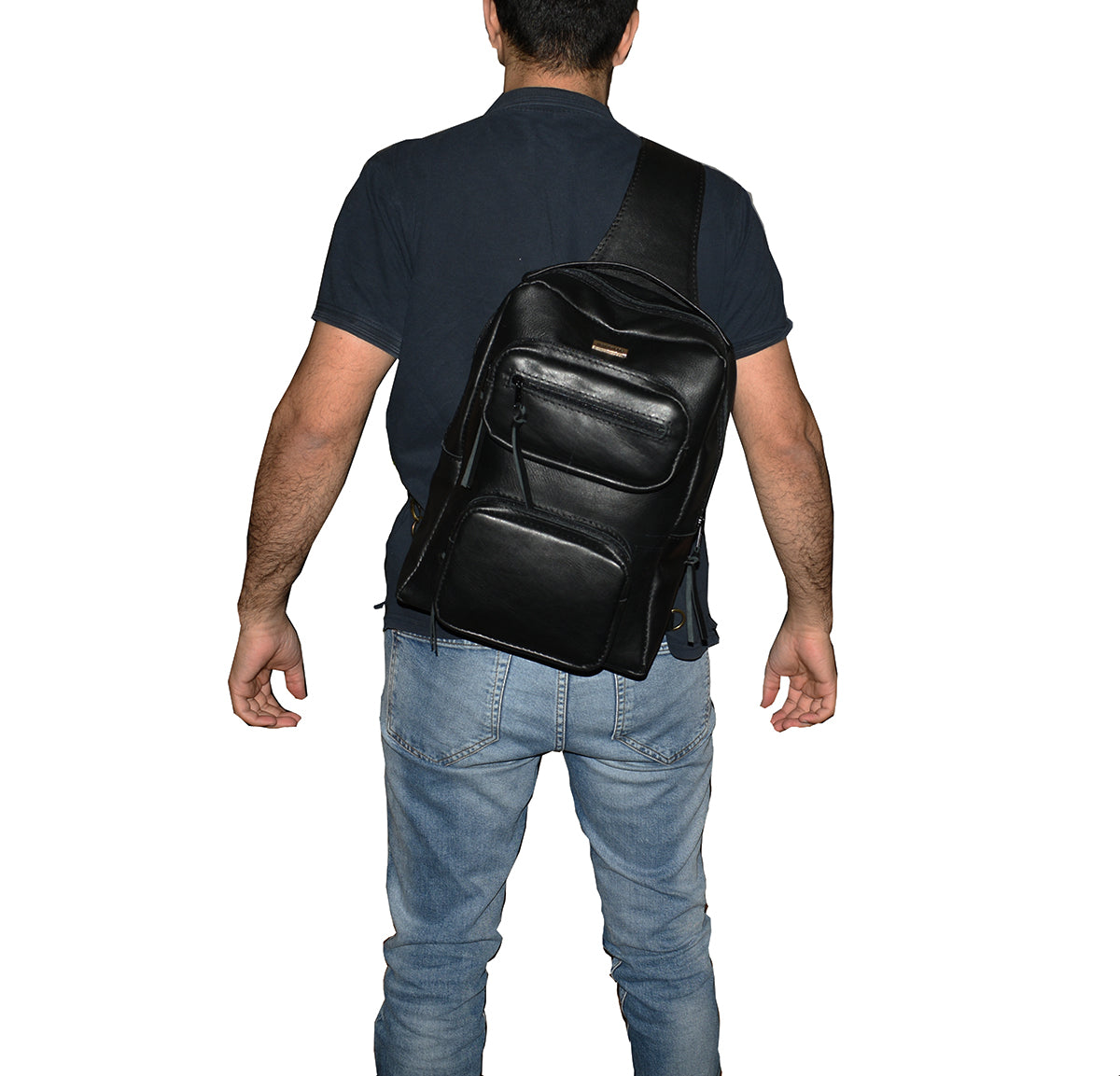 תיק גב מעור שחור עם כיסים ניפחיים ותאים רבים ללפטופ "14