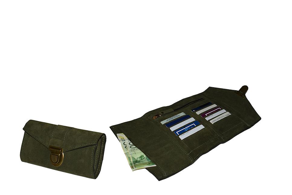 ארנק עור זמש ירוק זית בעיצוב קלאסי בסגירת מעטפה