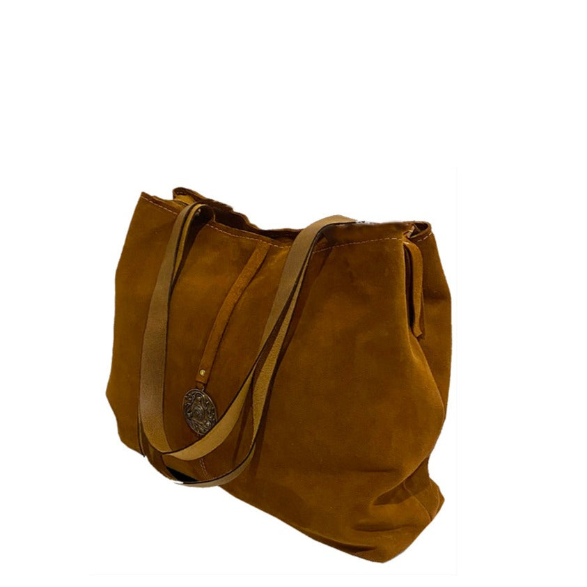 תיק עור גדול זמש בגוון חום דבש