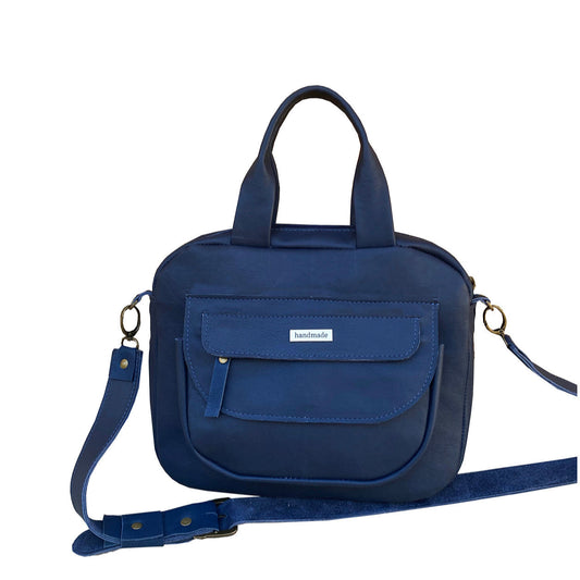 תיק עור כחול בגודל בינוני עם כיס נפחי בחזית