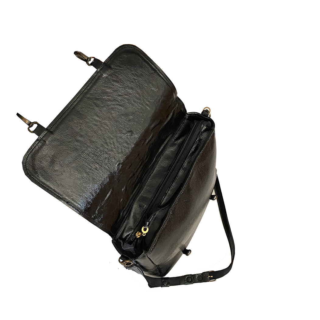 תיק עור לק שחור מהודר ואלגנט עם סגירת קליפסים בצבע עתיק