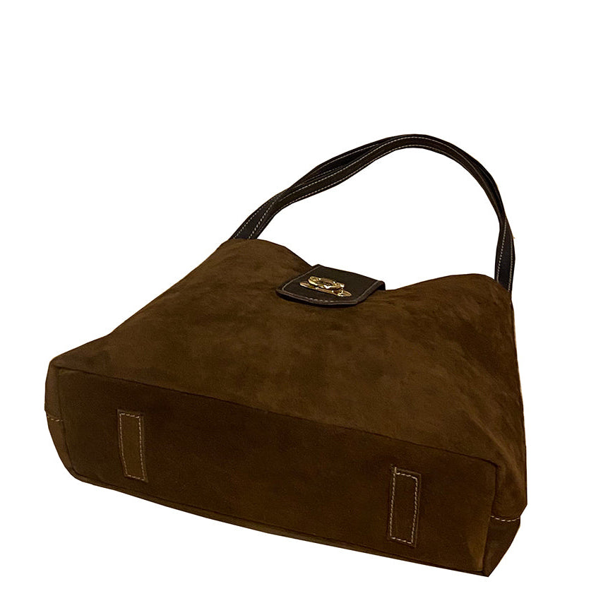 תיק נשיאה מסוגנן מעור זמש חום כהה לתליה על הכתף עם שתי רצועות תליה