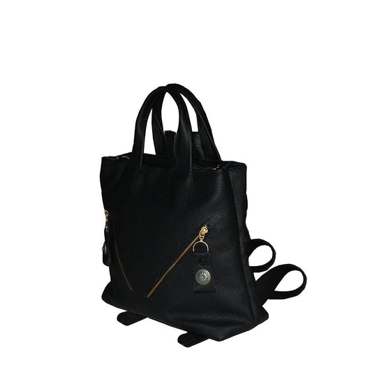 תיק גב מעור שחור עם טקסטורה עם שני רוכסנים אלכסוניים