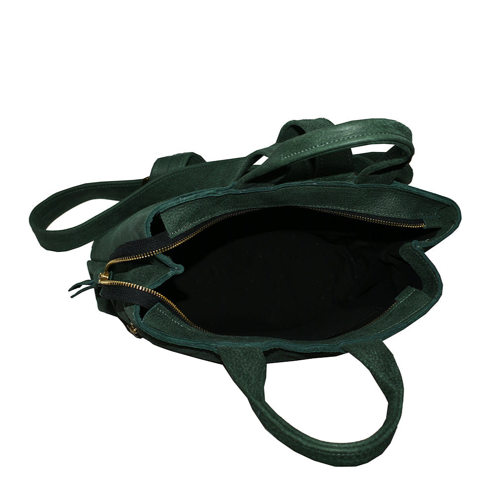 תיק גב מעור ירוק יער עם שני רוכסנים אלכסוניים