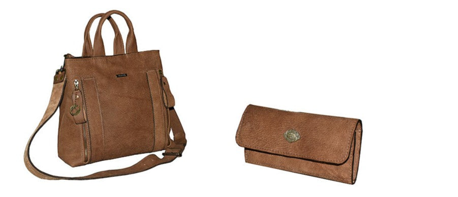 תיק עור חום עם תא קידמי בחזית עם שני רוכסנים