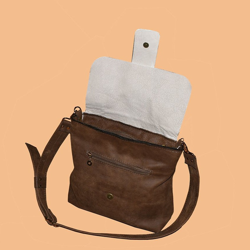 תיק עור איטלקי חום בשילוב קלאפה בהירה אלגנט