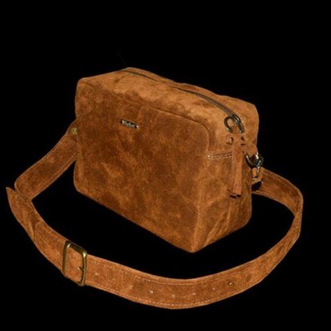 תיק עור שחור מלבני עם מחיצה אמצעית