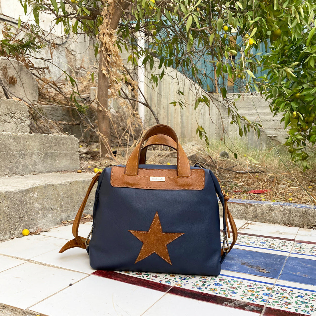 תיק עור כחול נייבי בשילוב עור חום דבש עם כוכב